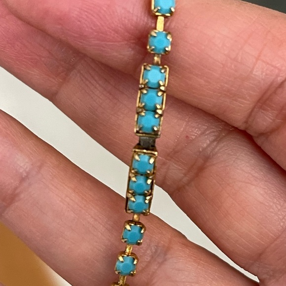 Vintage gold tone metal bib collar necklace with turquoise color stones - Picture 7 of 9